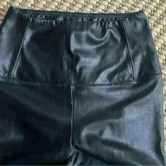 Aritzia Wilfred Free Vegan Leather Leggings Black High Rise Lined Skinny Size S - Picture 5 of 6